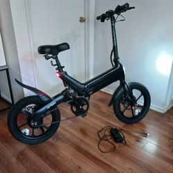 Jetson Hayes Electric Bike with charger
