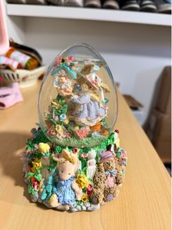 Petter rabbit snow globe