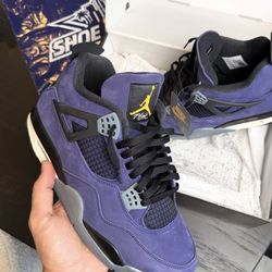 Unworn Jordan 4  Lakers Authentic 