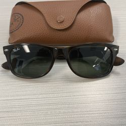 Ray-Ban New Wayfarer In Tortoise Brown With Brown Leather Case