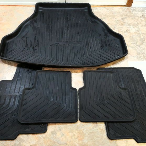 Genuine Honda All Season Floor Mats for Sale in St. Louis, MO - OfferUp