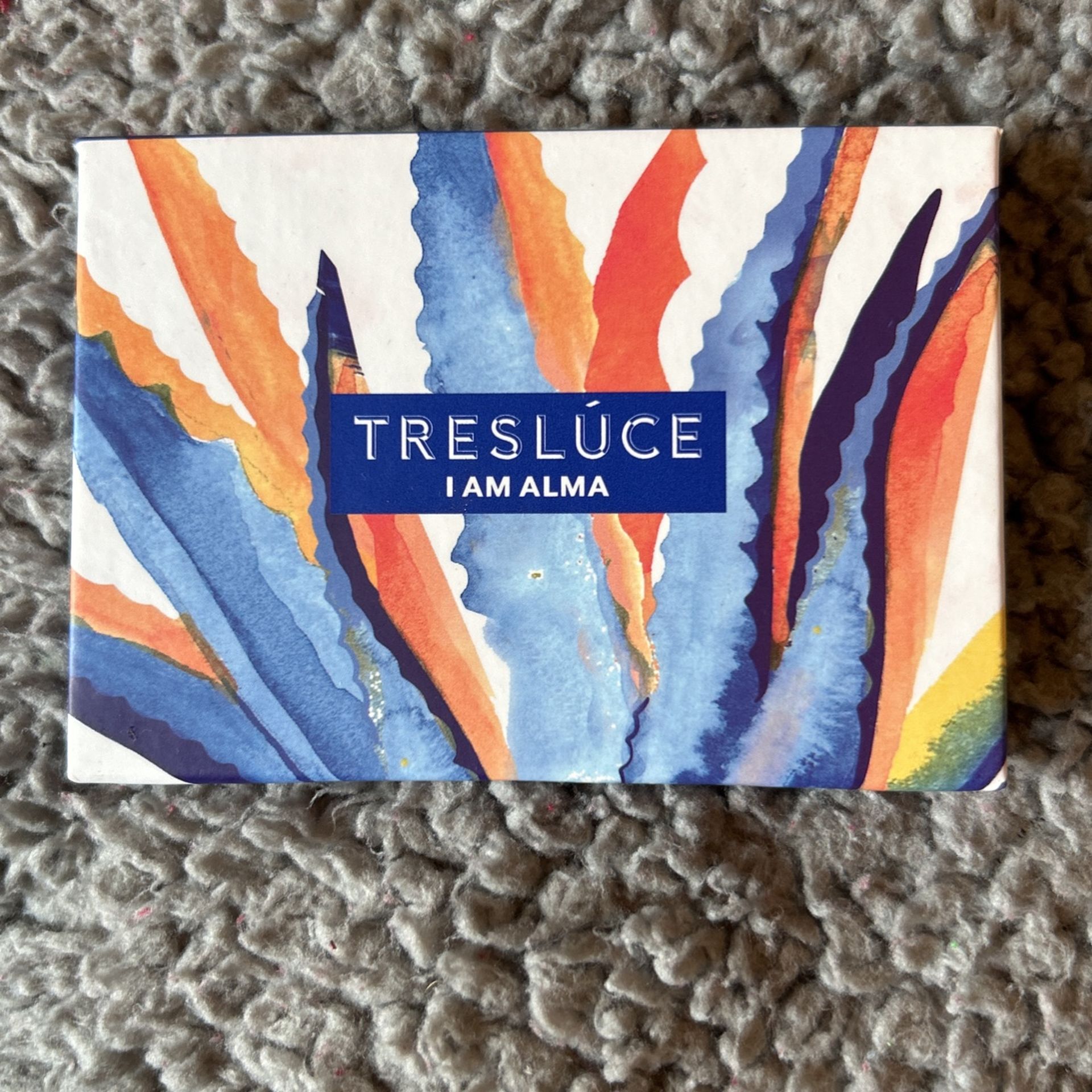 Makeup: TreslĂșce Shadow Palette