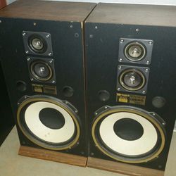Pair of Fisher STV887A Vintage Speakers