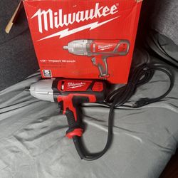 MILWAUKEE 1/2 IMPACT WRENCH  Impact Wrench with Rocker Switch and Detent Pin Socket Retention