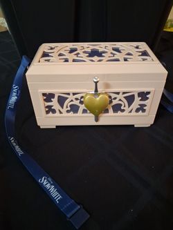 Disney Snow White popcorn bucket