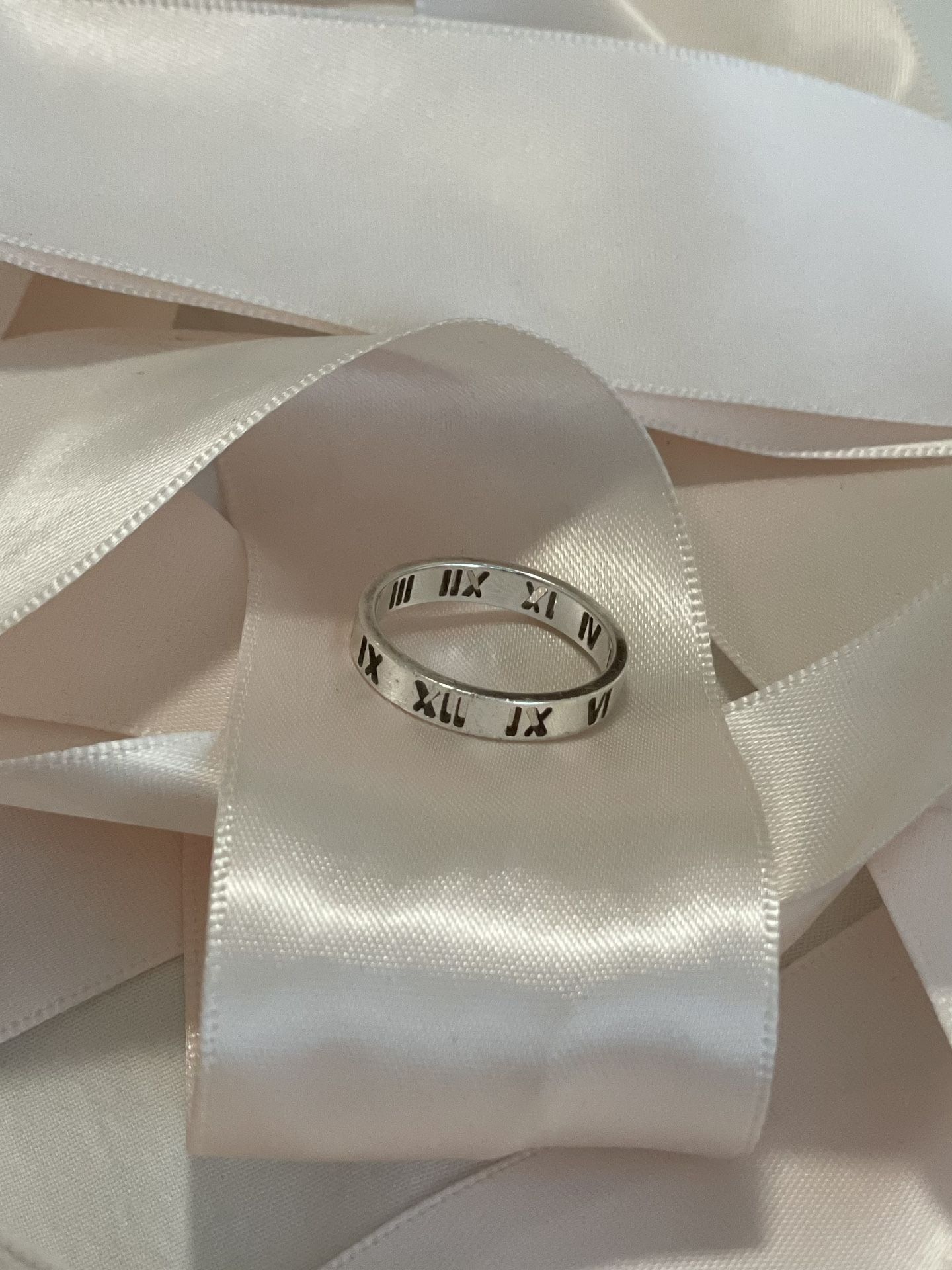 tiffany & co atlas 925 sterling silver roman numeral ring size 7.5