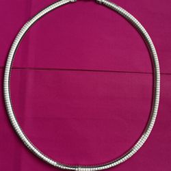 Vintage 925 Italy Sterling Silver Necklace choker  Approx 18 inches long  In great condition