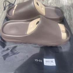 Yeezy slides size 10 chocolate