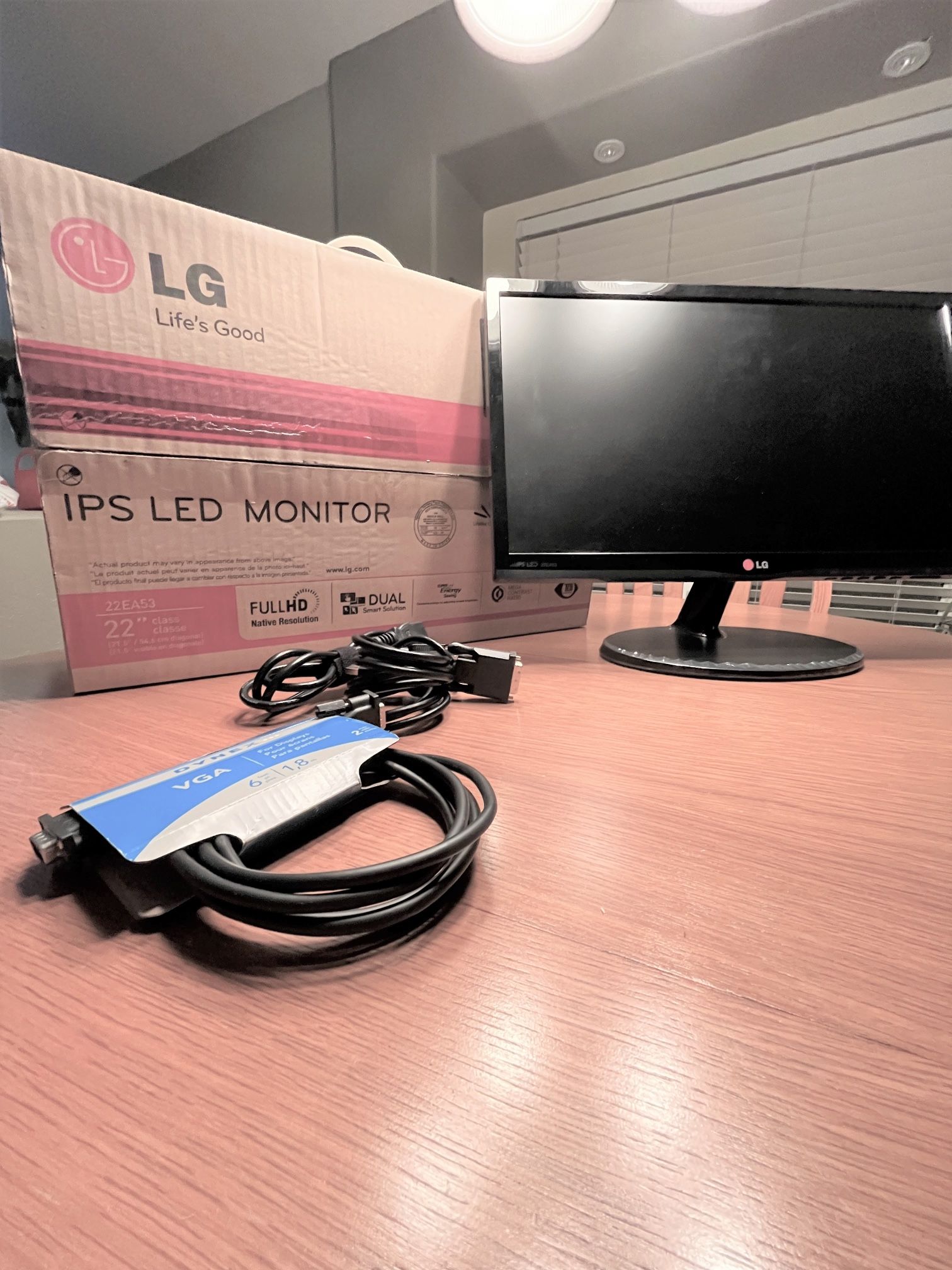 LG Flatron 22" LED Monitor  							