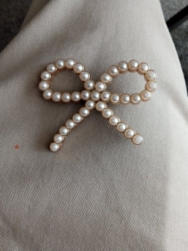 Little Pearl Bow Tie