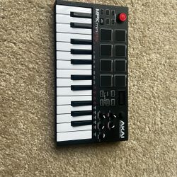 Akai MPK Mini Play – Portable MIDI Keyboard