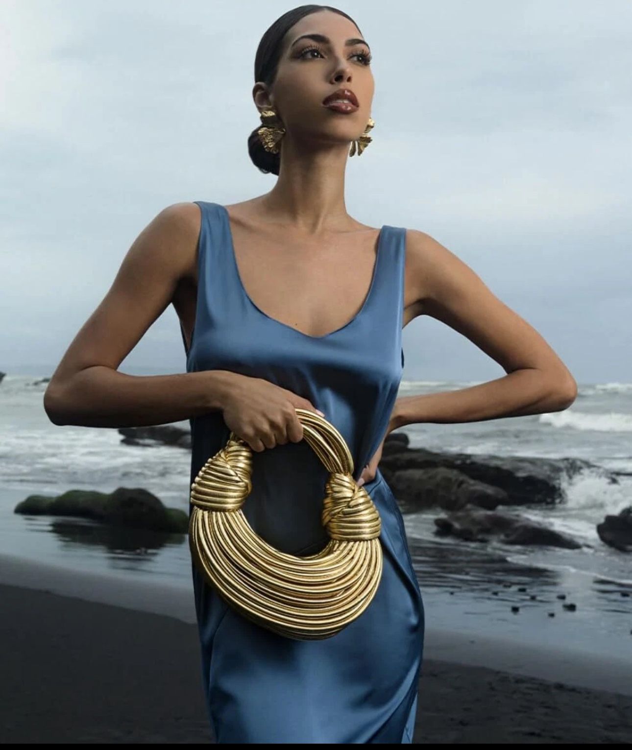 Shinny Gold, Rope Hobo HandBag, Chunky Knots Look, Use With Or Without Belt, Used Good Condition