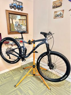 Giant stance 2 full suspension mountain bike 29”