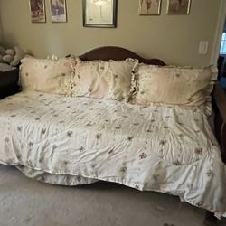 Solid Wood Sleigh Daybed — Twin Size — Cherry Finish — Classic Style 