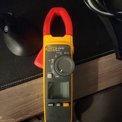 Fluke 374 Multimeter 320
