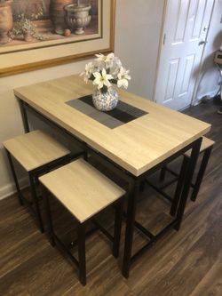 Counter height bar table set with 4 barstools