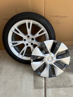 1 Tesla Spare Wheel *Selling only ONE* ! 19” OEM Rim for Model Y Gemini fits 2020 to 2024. Comes with Bluetooth TPMS and Pirelli 255/45R19 Good Tread!