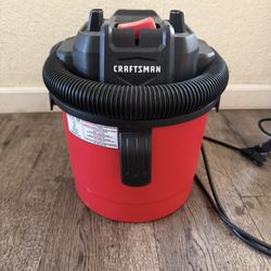 CRAFTSMAN 2.5 Gallon 2.5 Peak HP Wet/Dry Vac,  for Cleaning in the Home 