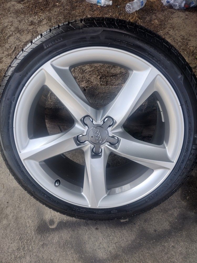 Vendo Set De Rines Y Llantas Para Audi Llantas Semi Nuevas Parca PIRELLI Medidas P255/40R19 100V M+S Precio $5500