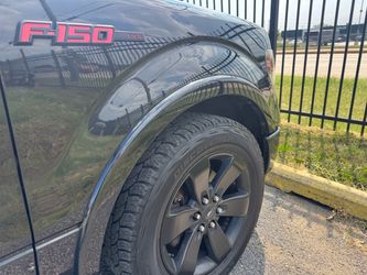 Ford F-150 FX4 Black Truck