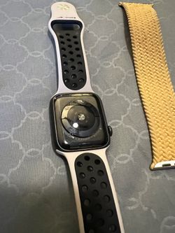 Apple Watch Series 5 (GPS, Nike+, 44mm) / 32GB / MWT72LL/A 3 bands