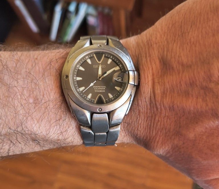 SEIKO[Titanium] Perpetual Calendar Watch[NEEDS BATTERY]  *200M 🌊 *    L@@K 