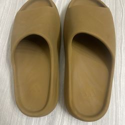 Brown Yeezy Slides*** Men’s 14