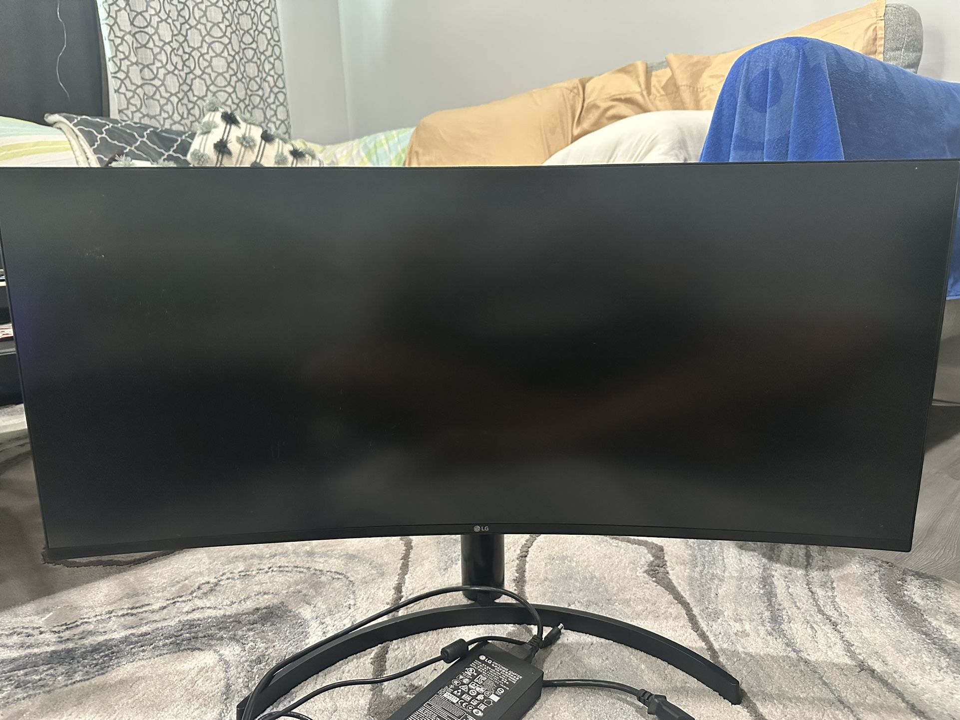 LG UltraWide 34-Inch Monitor, Curved IPS, Built-in KVM, USB-C, Excellent condition.