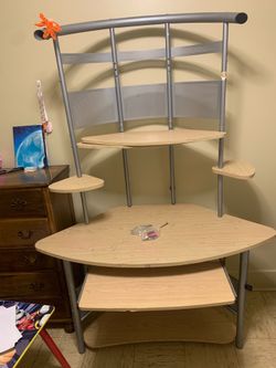 Corner desk