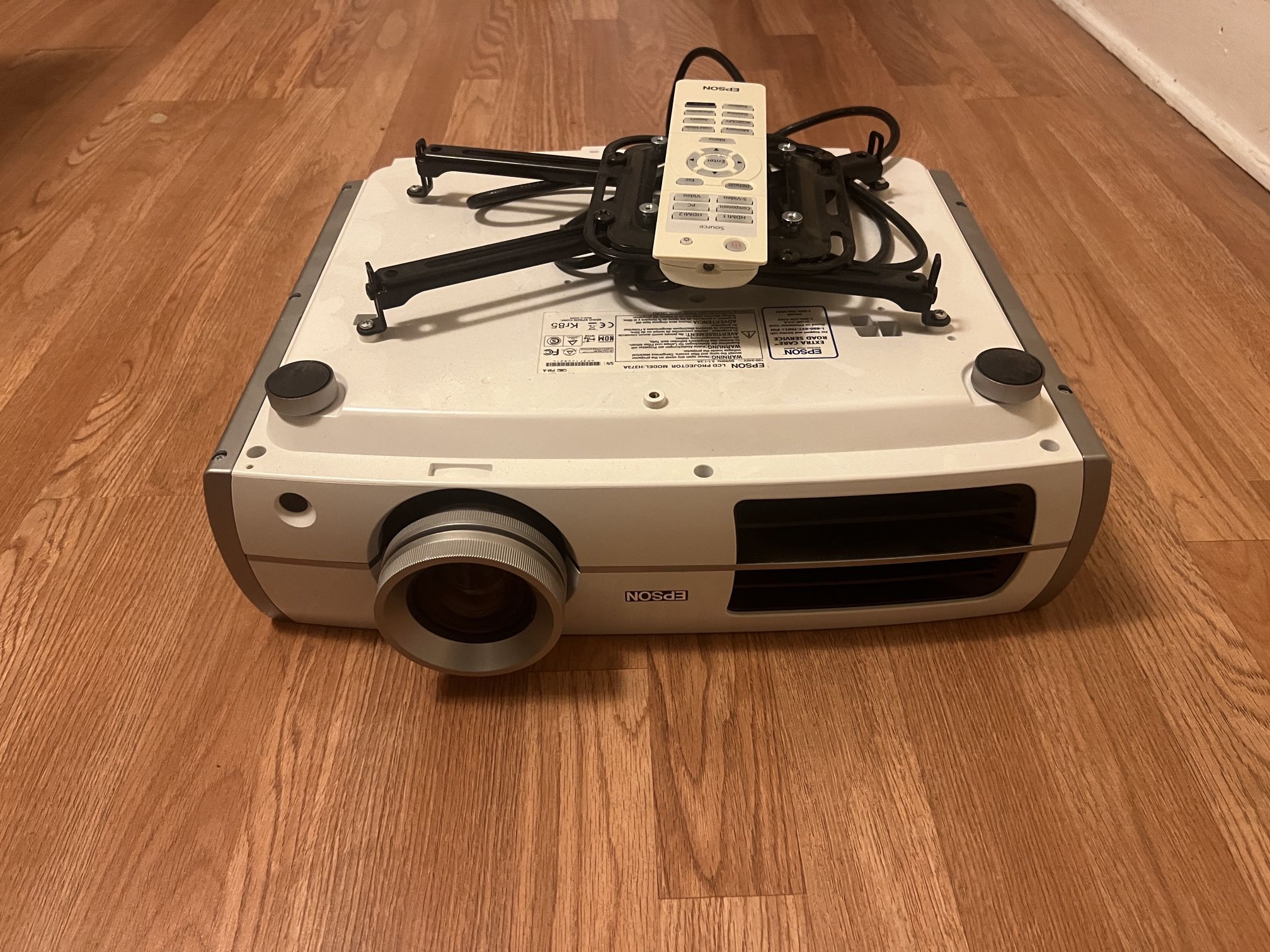 Epson LCD Projector H373A with Ceiling Mount Attachment