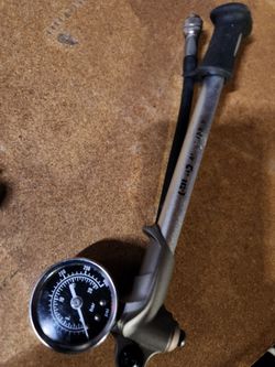 Bicycle shock pump