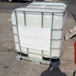 300 Gallon Water Tank 