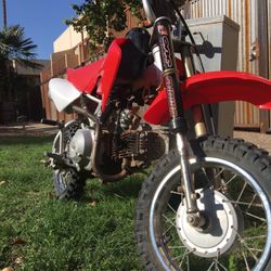 2006 Honda 50cc Dirtbike Red And White