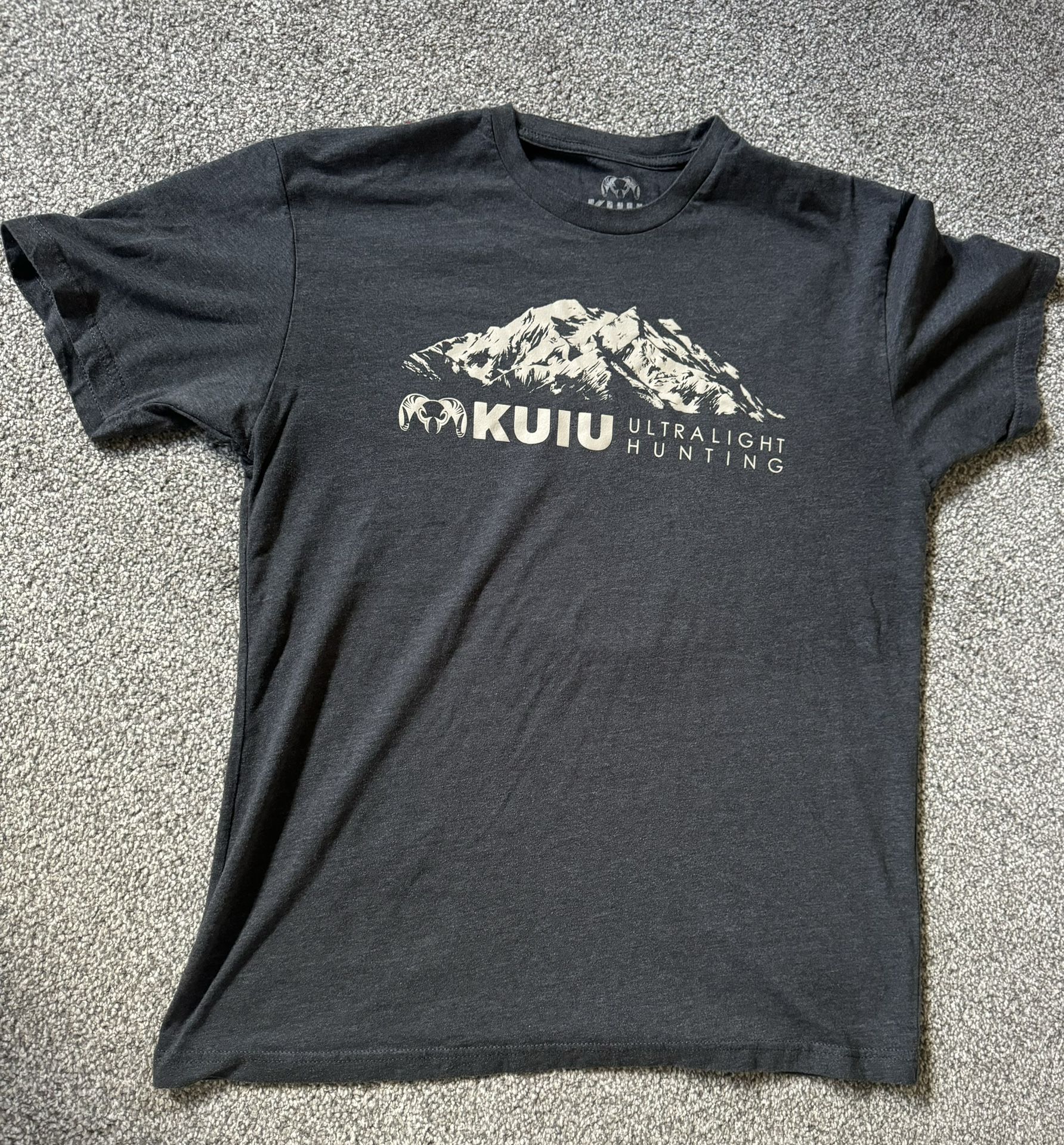 Barely Used KUIU T-Shirts – Size Large Set Of 6