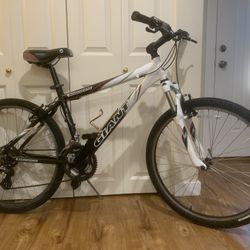 Giant Boulder SE, great condition, Aluminum Frame, for rider 5’5-5’9. Shimano 21 speeds, wheels 26”. No issues. 