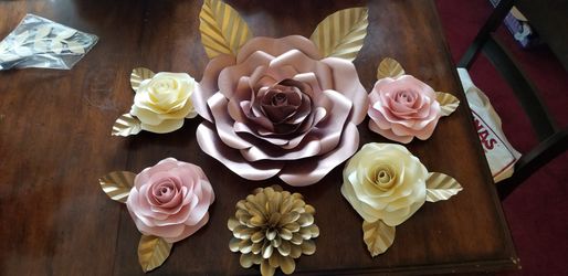 Paper flowers and paper roses. Flores de papel