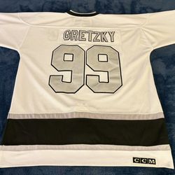 WAYNE GRETZKY Los Angeles Kings White 1993 Stanley Cup Throwback CCM NHL Jersey W/ Fight Strap