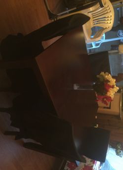 4 chair table Very good Condition! I can even through in the chair covers