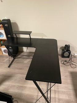 51”x51” L-Shaped Gaming Desk Good Condition