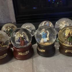 Snow Globe  Collection 