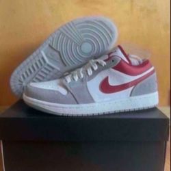 Nike Air Jordan 1 Low SE Light Smoke Grey Gym Red Size 8 Mens/ 9.5 Womens Brand New