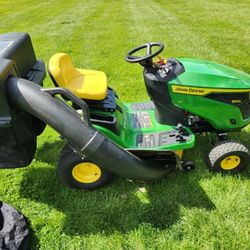 John Deere S100 42" riding Lawn Mower With Bagger