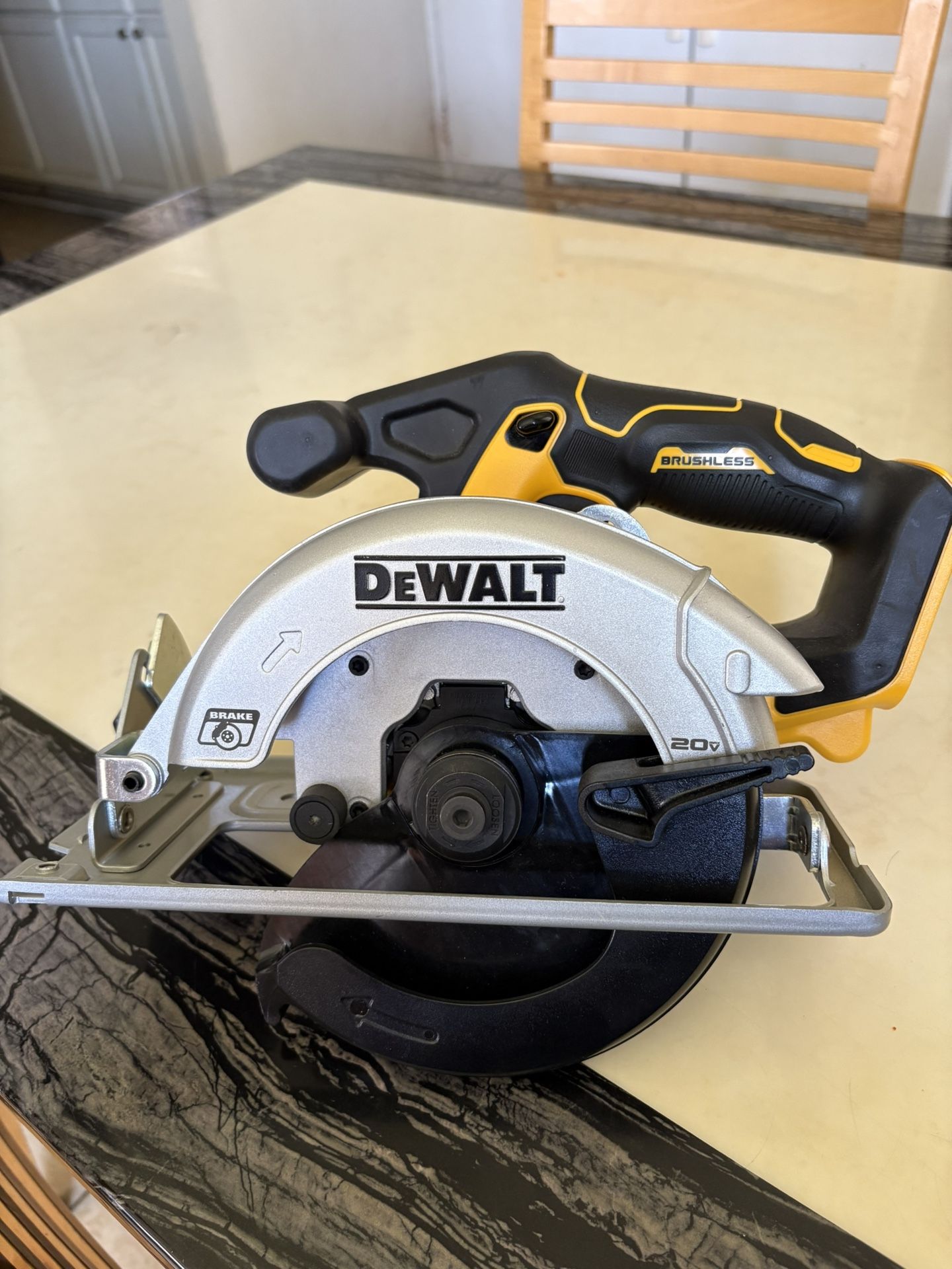 Dewalt Cordless Circular Saw Dcs566
