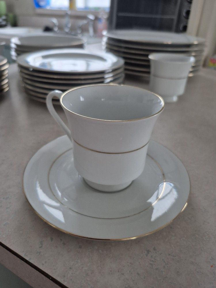 30 Piece Sakura China Set