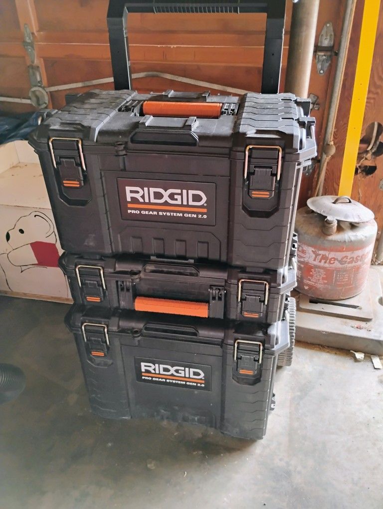 Rigid Pack Outs Like New.