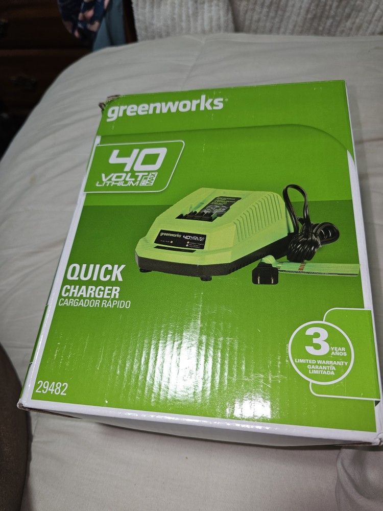 GREENWORKS 40 VOLT BATTERY CHARGER 