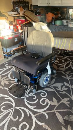 Quantum edge he level electric wheelchair