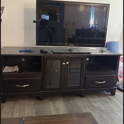 Entertainment center
