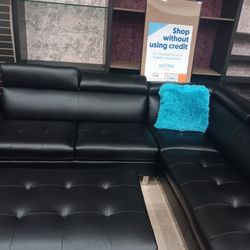 *Weekend Special!!!*---Modern Ibiza Leather Sectional Sofa W/Ottoman---Limited Stock!!!---Delivery And Financing👌