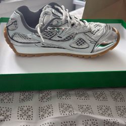 Bottega Veneta Size 43  